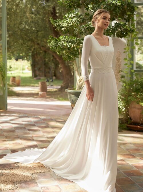 8B08 LEAH ALMA NOVIA