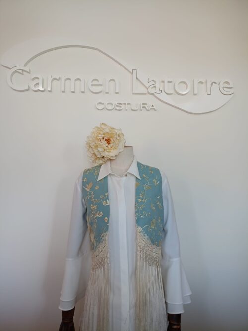 Chaleco flecos celeste