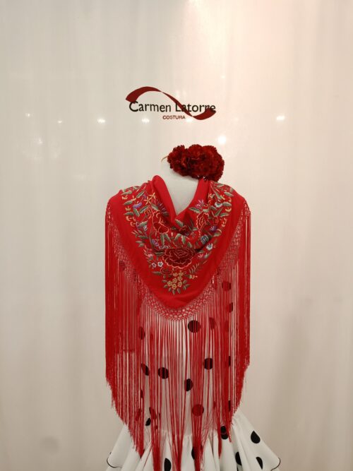 Mantoncillo de señora bordado rojo