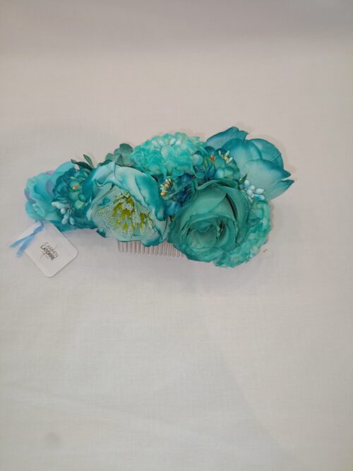 Corona de flores verde agua