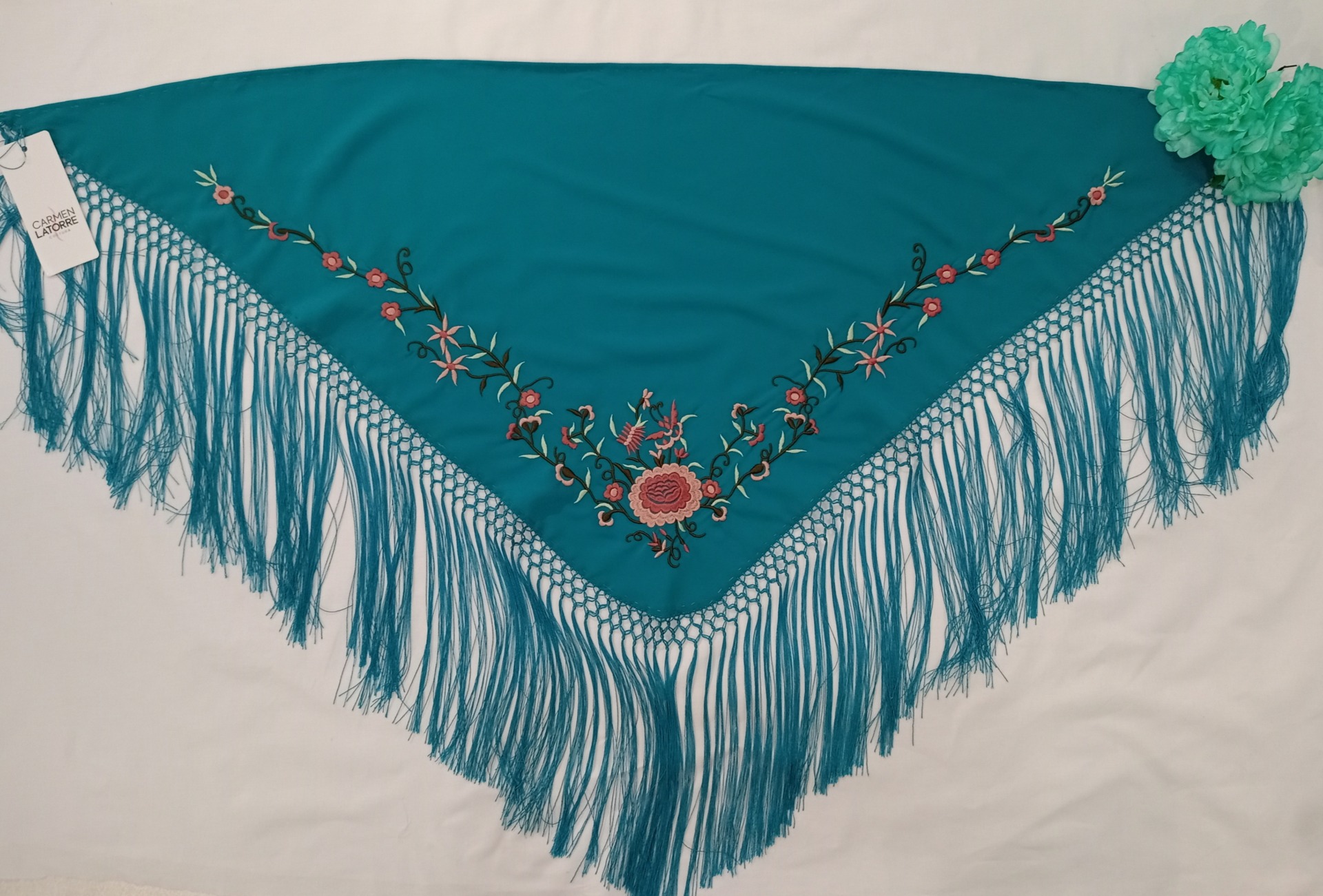 Mantoncillo de señora bordado agua marina - Imagen 2