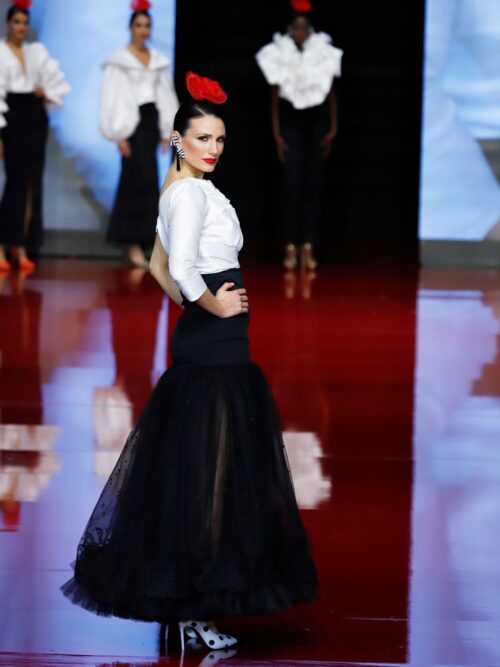 Vestido flamenca en forma de flor y falda tul bordado