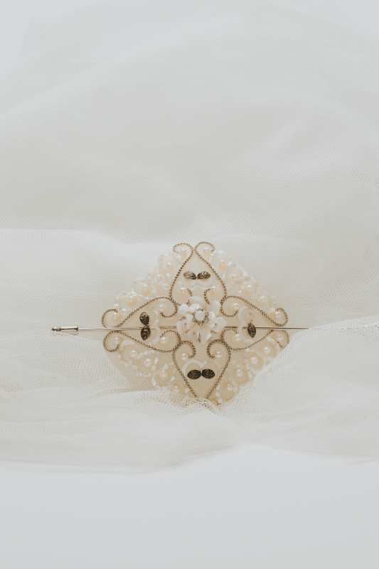 Pasador novia nácar y filigrana