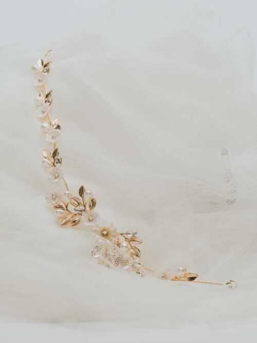 Tocado flores nácar