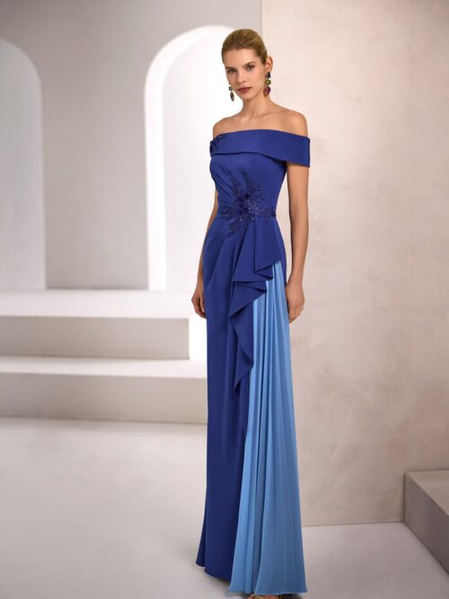 Vestido largo de satén con escote envolvente