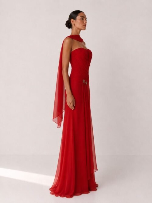Vestido largo rojo en gasa con palabra de honor